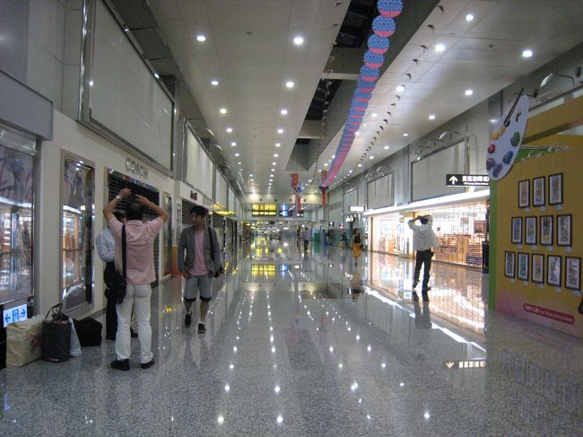 桃園空港に着いたのは夜中の１時過ぎ。