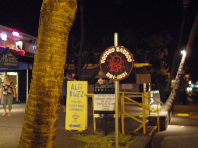 コナに戻ってきたのは10時半<br /><br />ちょっとビールでも飲もうかと町に出てみたけど・・・