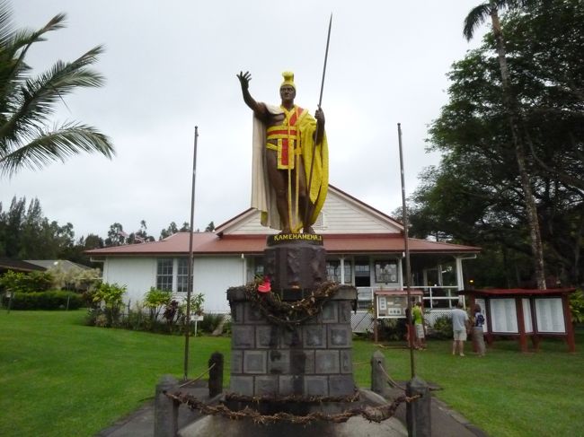 ひたすらまっすぐ走っていたら<br /><br />キングカメハメハ像まできた