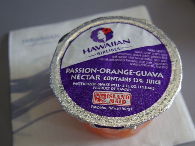 機内でくれるジュース<br /><br />たしか10年ぐらい前にハワイアン航空に乗った時も同じのもらった気がする・・