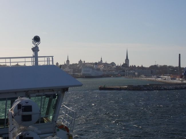 タリンの港にヘルシンキ発のフェリーが到着。