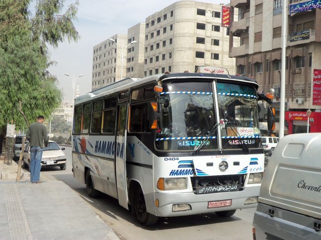 　いすずのバスが走っていました。<br /><br />　シリアは日本製の車をかなり見かけます。<br /><br />