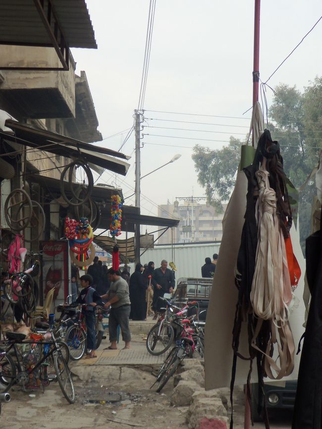 　雑然とした処を通り過ぎると<br /><br />