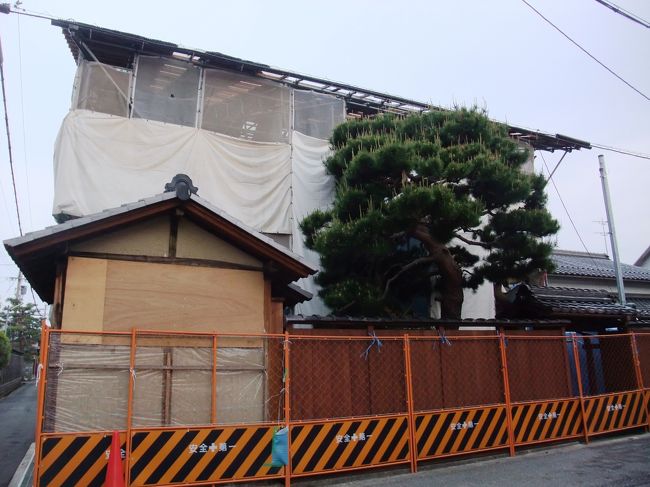 　この一角に城下への人の出入りを監視した辻番所が残っていますが、私達が行った時はちょうど修繕中でした。