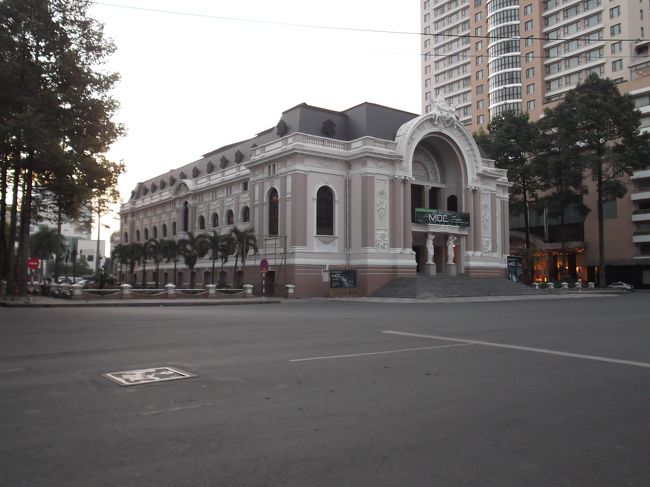 今日も朝食前のお散歩です。