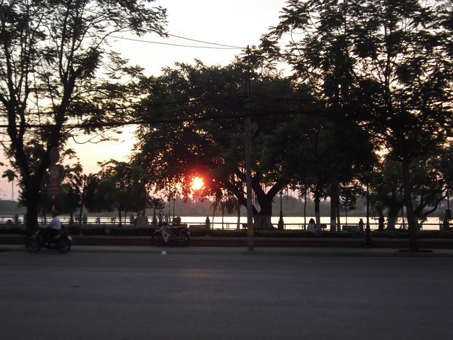 日が昇りはじめました。