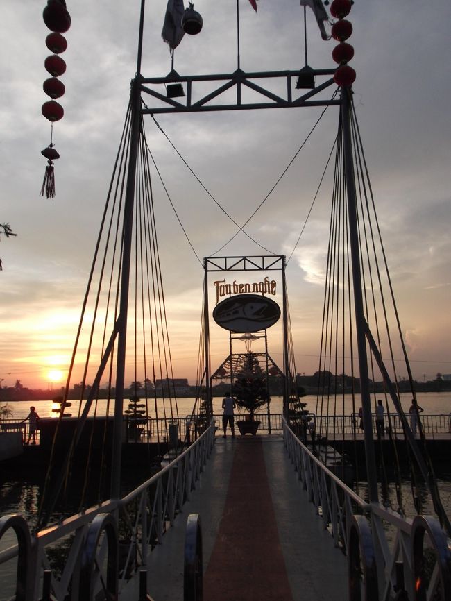 今日もサイゴン川まで来てしまいました。