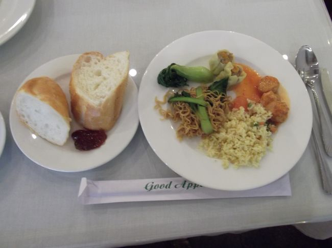 このフランスパンもバインミーに使う軽〜い食感のフランスパン。美味しい〜。