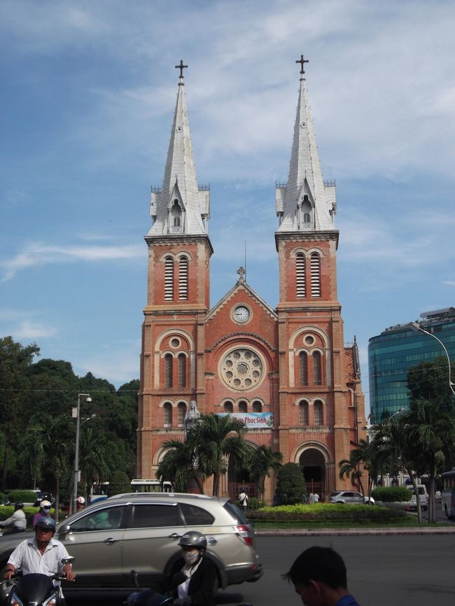 聖母マリア教会へ向かいます。