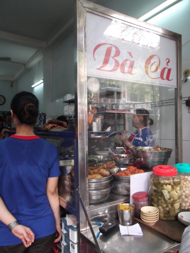 Com Ba Ca（大衆食堂）でランチ。