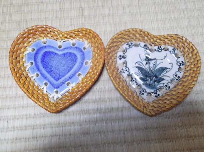 今回ホーチミンで買ったバッチャン焼きのコースターです。<br />あっと言う間の旅行でしたが、10年前と比べて随分ホーチミンの町は豊かになったような気がします。以前はシクロやバイクタクシーの客引き、物売りの子供などがものすごく、少々身の危険を感じることもありましたが、今回はもちろんシクロはバイクタクシーはいますが、前ほど強引でなくなり、数も減ったような気がします。<br />とても若々しく勤勉でエネルギッシュなベトナムの人々。彼らの生活はこれからも向上していくでしょう。私はこれからも時々ベトナムへ訪れて彼らからパワーをもらいたいと思います。