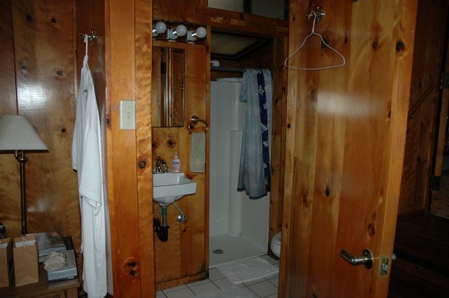 ただ、シャワールームは極小で身動き取れません。