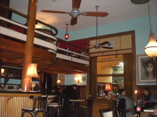 店内はいい感じ