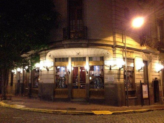 夕食のあとは目の前のタンゴバーへ<br /><br />予約済み<br /><br />チャージは一人4500円くらい