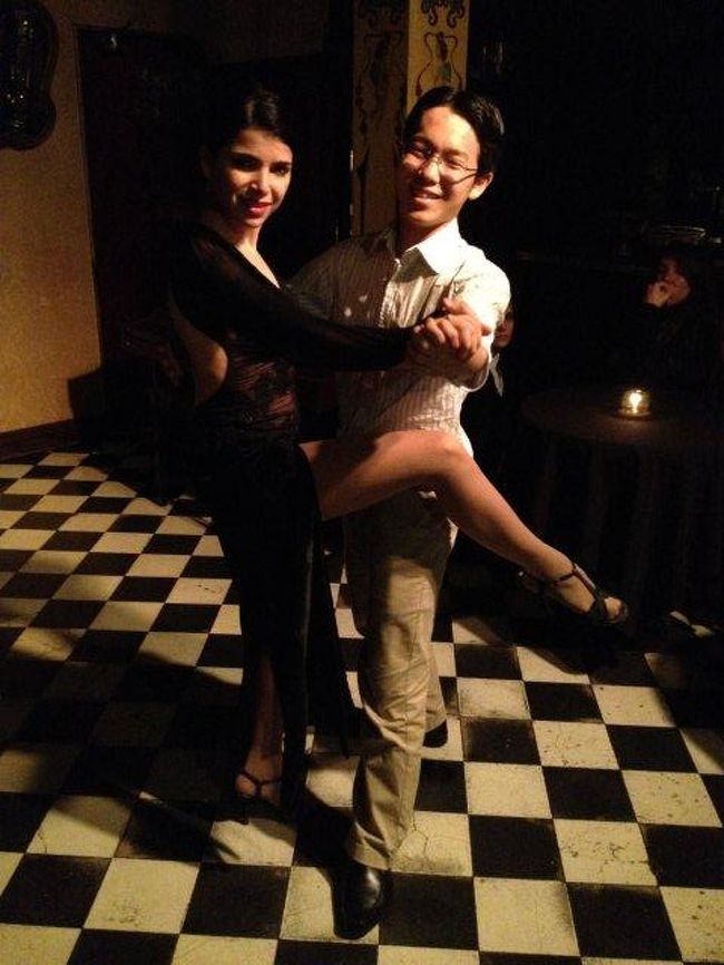 こちらは息子と女性ダンサー<br /><br />この女性ダンサーの背中が筋肉がきれいですてきだった