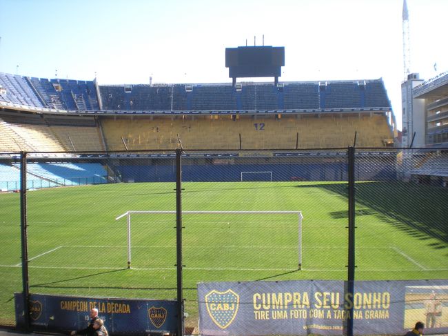 ボカジュニアーズスタジアム<br /><br />見学は40ペソ<br /><br />息子のみ見学