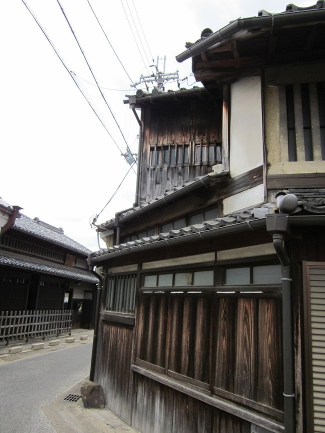 昔ながらにいいたたずまいですがあちこち取り壊されて新築化が進んでいます。もったいないと思うけど地元の人の生活もありますからねぇ・・