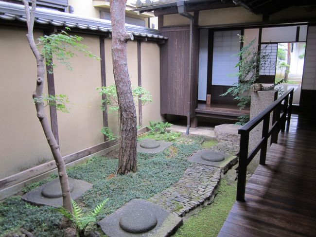 奥の間から離れへ続きます。