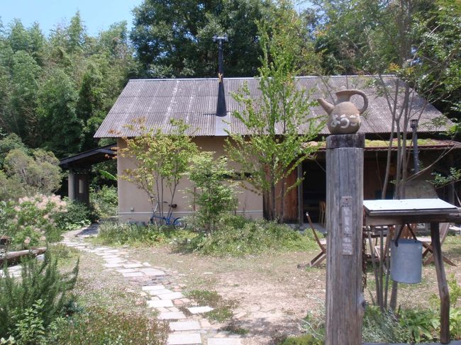 正面から撮影。<br />素朴な雰囲気。