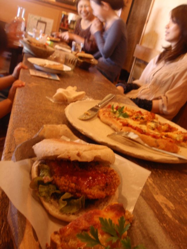 田舎に一軒家に上がりこんだような<br />のんびりできる空間でした。