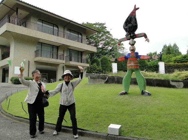 私たちはどうですか？<br />お人形の楽しい雰囲気と見事にあっていますよ〜(^-^)<br /><br />足腰の方も、大丈夫のようです！！(^^)<br /><br />（Ｋさんご提供の写真です）