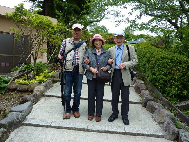 腕を組んで歩きましょう(^_-)<br /><br />お話ししながら行きましょう(^-^)<br />なんせ、一年半ぶりの再会ですからね〜(^^)