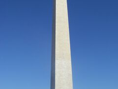 ワシントン記念塔。旅行当時は上まで行けた（私たちは行きませんでしたが）のですが、先日の地震で被害を受け、無期限入場停止になっています。