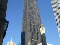 ジョン・ハンコック・センター。高さ344mと聞けばものすごく高いようにも感じますが、全米6位、世界30位にも入っていません。これより高いビルがまだまだたくさんあるというのも実感がなかなか湧きません。展望台までUSD15。