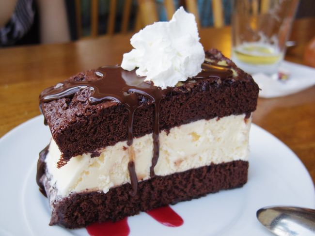 ケーキがありえないぐらいでかかった