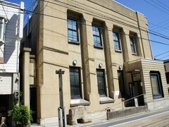 石取会館は、大正14年に四日市銀行桑名支店として建築された鉄筋コンクリートの建物。