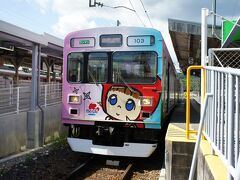 さて、伊賀上野に向かう列車に乗り換えます。
デザインは忍者。いよいよ初伊賀です。