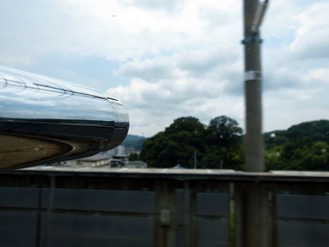 トンネルを出ると