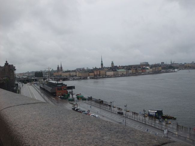 中央駅付近まで戻るため、駅に向けて歩きます。