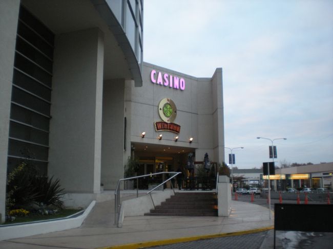 インターコンチネンタルにはカジノが併設<br /><br />意外と人が入ってる<br /><br />でも他のホテルにも入ってた<br /><br />カジノがブーム？？