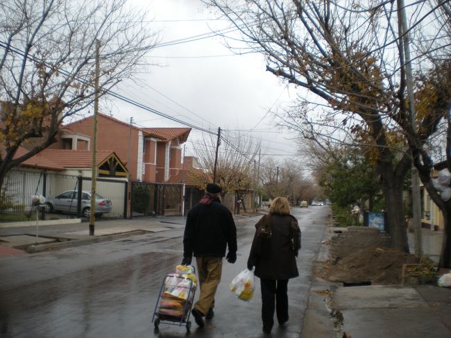 洗濯屋さんを目指して出かけるも<br /><br />あるはずの場所になく断念<br /><br />風景を撮りながら帰ってくる<br /><br />それにしてもメンドーサ寒すぎる