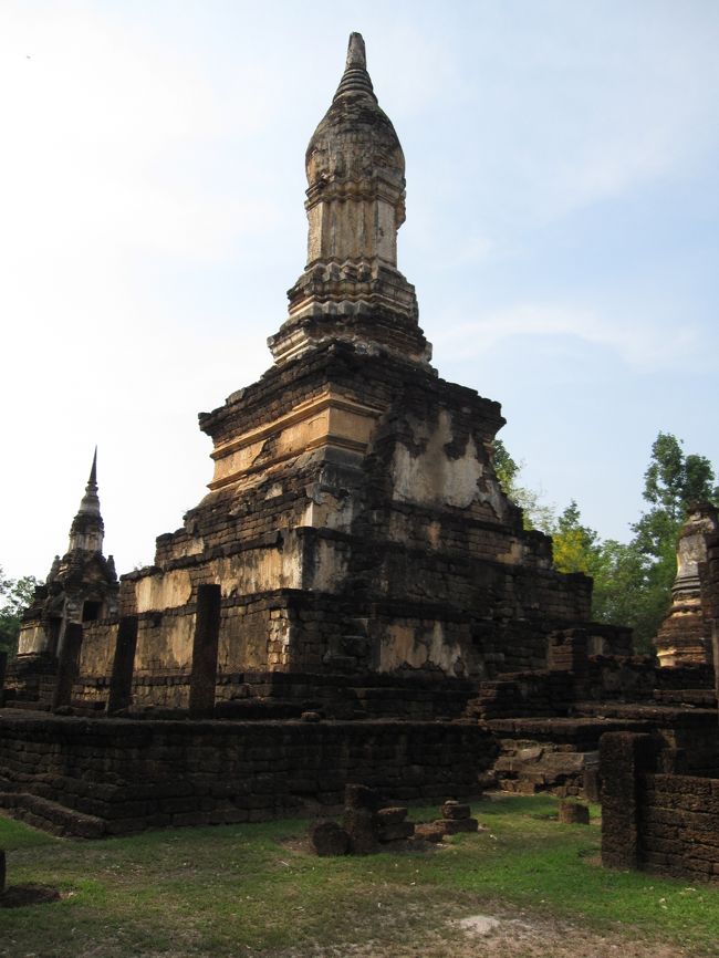 タイ横断 4大王朝を巡る旅.? ラムパーン 「ハリプンチャイ王国」 &シーサッチャナーライ 「スコータイ朝」