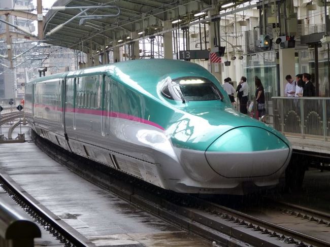 東京に向かうE5系新幹線