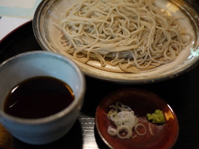 お蕎麦は北海道産の二八蕎麦。<br />少なめ、との事なので大盛（＋200円）にした事は内緒にして下さい。<br /><br /><br />今日も充実した1日だった。<br />さあ、帰ろう。