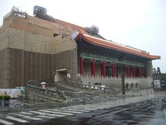 国家戯劇院も台湾民主公園内にあります。残念ながら工事中。