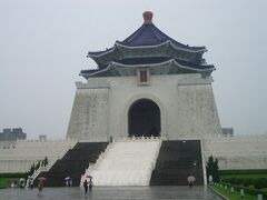 台湾民主紀念館。階段の数は蒋介石の享年と同じ89段。