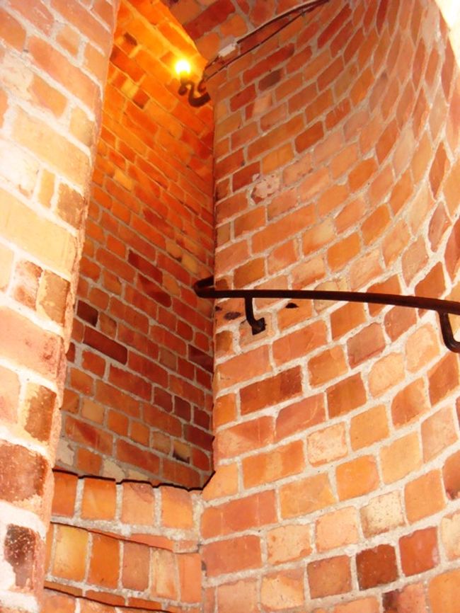 もうすぐてっぺん(よりは下だけど)！最後の方の階段です。