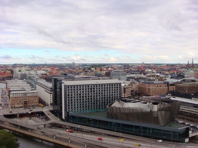 こんな近代的な建物も。これは駅前のホテルかな。ストックホルムは人も多くて都会的で、でも建物は素敵ですごくスタイリッシュな街だった！