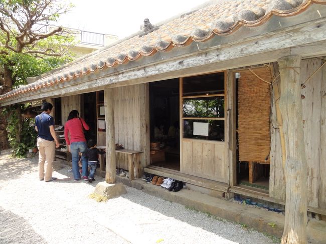 <br /><br /><br />気候もよかったし、お庭の雰囲気もばつぐんで<br />何のストレスもなく待てました。<br /><br />天気のいい日は外のテーブルで食べてる人も。<br />この日もたくさんの方が外そば中でした。<br /><br /><br /><br />