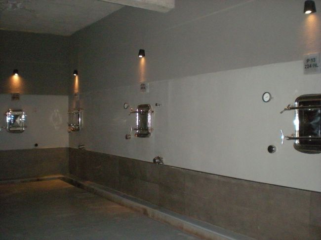 ２週間熟成後ここに移動<br /><br />下の階にあり<br /><br />ここに何カ月か入れておく