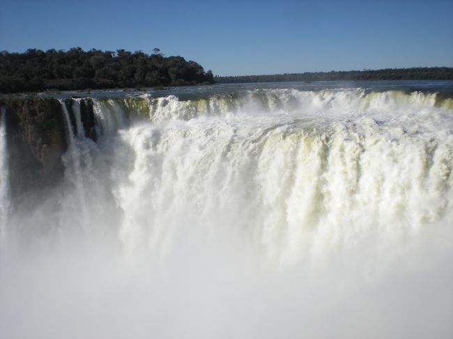 本日も悪魔の喉笛へ<br /><br />快晴だから昨日の3倍くらい人が。。。<br /><br />昨日の曇りの方が悪魔っぽい