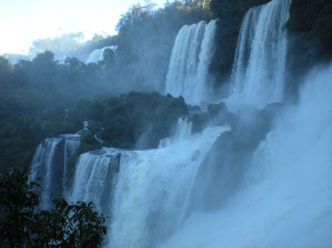 ここに立つと確実に濡れます<br /><br />ちょっと先に進むとびしょぬれです<br /><br />夏ならいいけど冬はちょっとね<br /><br />でもみんな濡れてた