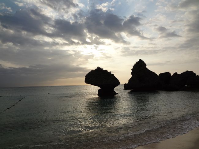 夕日にはまだ時間が早かったみたいですが、<br />今回の沖縄旅行で、<br />初めて穏やかな海の景色を見られた気が･･･。