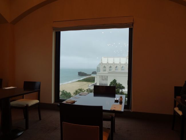 そして、ぐっすり眠って最終日の朝。<br />見事な土砂降りです･･･。<br /><br />この時期の沖縄、本当に雨が多いんですね〜。