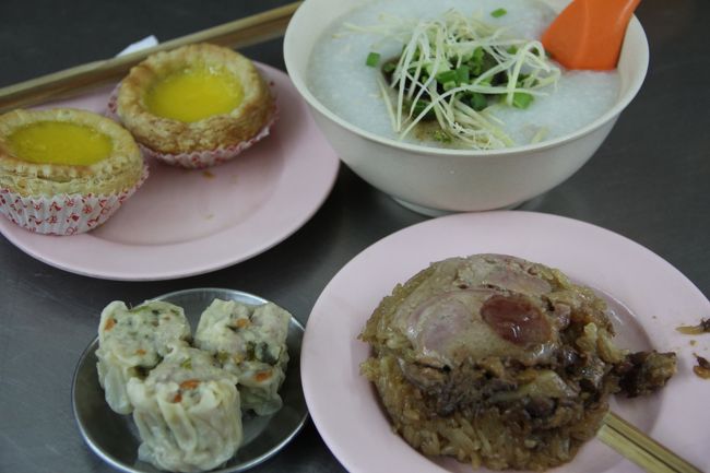 Yook Woo Hin(玉壺軒)茶楼<br />もちもちのおこわ、おかゆ、しゅうまいなどを食べました。一人300円ぐらい