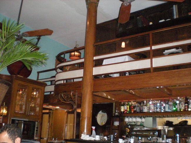 店内は映画に出てくる感じがいい